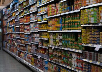 Essa brecha na lei permite pagar menos no supermercado sem a loja poder recusar