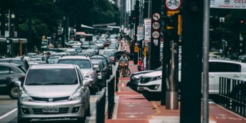 Motoristas devem estar preparados para regra do trânsito que vai valer a partir do 12/01
