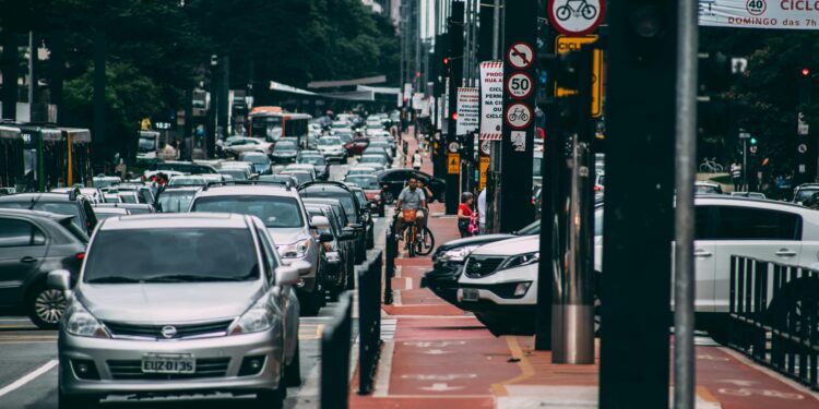 Motoristas devem estar preparados para regra do trânsito que vai valer a partir do 12/01
