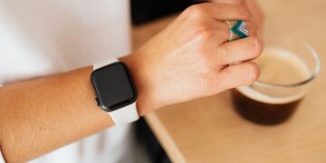 Nova tecnologia da Apple acabou de chegar no Brasil e pode "salvar" quem sofre com pressão alta