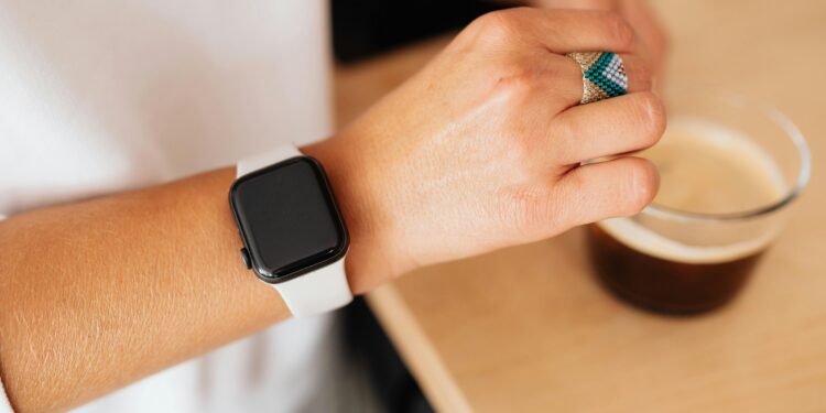 Nova tecnologia da Apple acabou de chegar no Brasil e pode "salvar" quem sofre com pressão alta