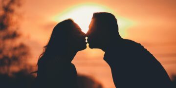 As 6 frases que podem melhorar seu relacionamento, segundo uma psicóloga de Harvard