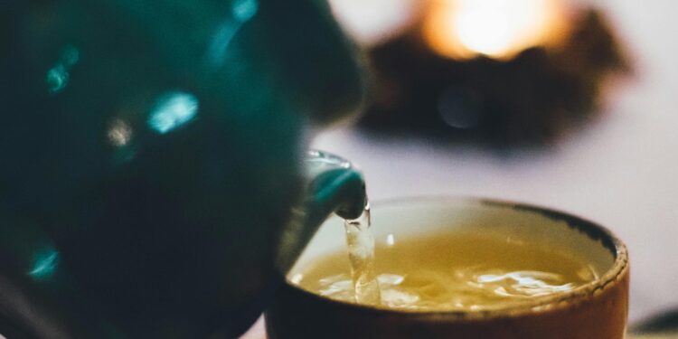 Não é milagre, mas funciona: este chá pode ajudar seu corpo a lidar com o álcool