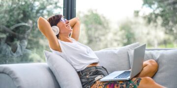 Trabalhar ouvindo música ou em silêncio? Descubra o veredito dos especialistas