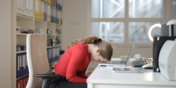Você acorda cansado todos os dias? Entenda o que isso pode revelar sobre sua saúde