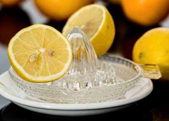 Colocar suco de limão na máquina de lavar: para que serve e por que recomendam