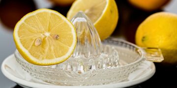 Colocar suco de limão na máquina de lavar: para que serve e por que recomendam