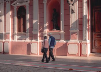 Avanço histórico: Anvisa libera remédio que pode frear doença devastadora em idosos