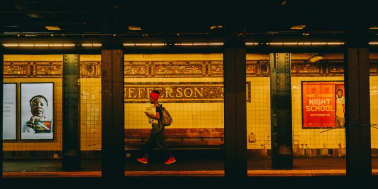 Moradores estão recebendo pagamento de quase R$ 10.000 do governo em todo esse país