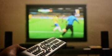 R$ 300 por denúncia: fãs de futebol passam a ser pagos para encontrar transmissões piratas
