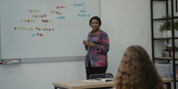 Governo vai anunciar mudança no salário dos professores já para 2026
