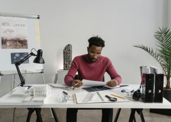 Trabalhadores que são MEI precisam ficar atentos a prazo que vai até 31/01 ou serão desenquadrados pelo governo