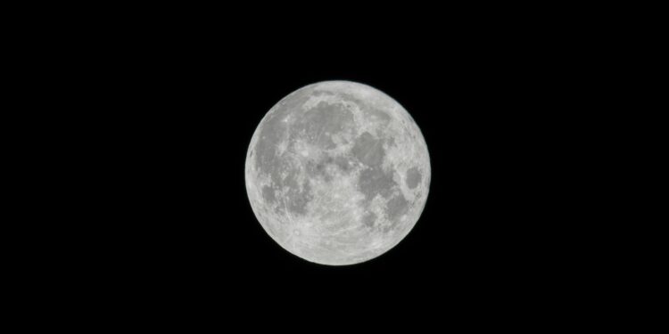 A NASA vai enviar seu nome ao redor da Lua de graça