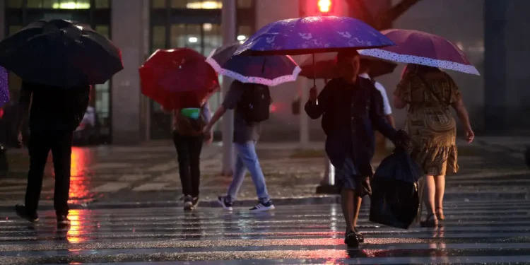 Moradores no sudeste devem se preparar para "catástrofe" com ventos fortes, granizo e tempestades no 01/02