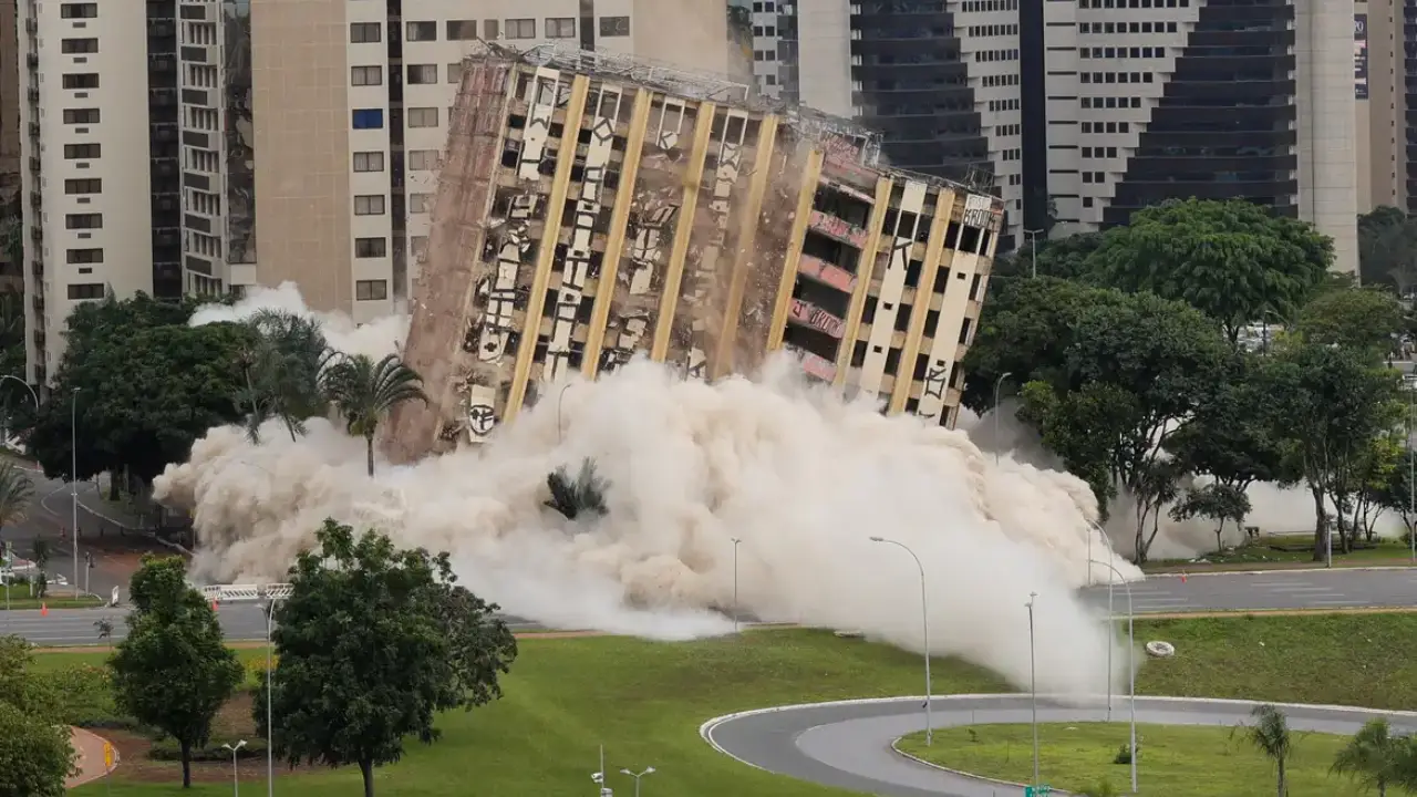 Prédio de luxo com 14 andares foi todo ao chão e marca fim de uma era no Brasil