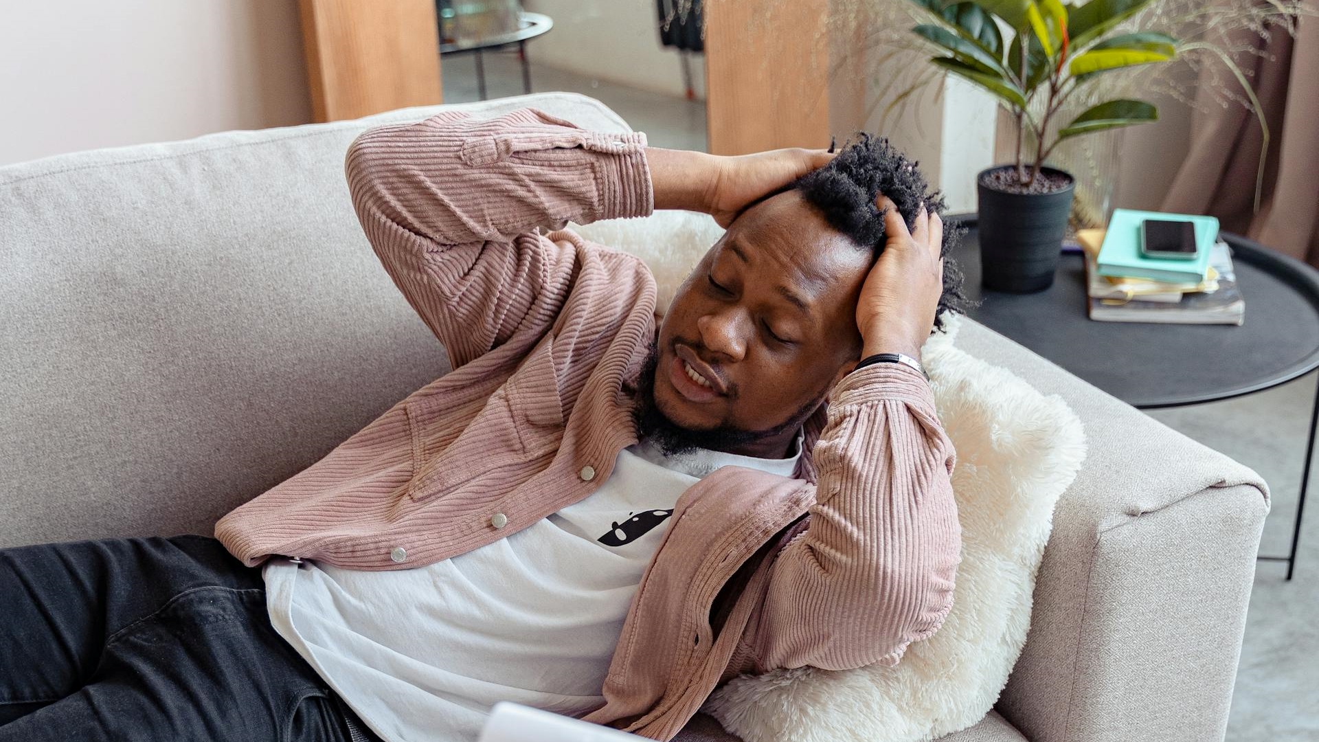 Síndrome do pensamento acelerado: conheça o transtorno e como amenizar seus efeitos