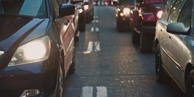 Motoristas que descumprirem esta lei podem levar multa de R$ 880,41 em janeiro