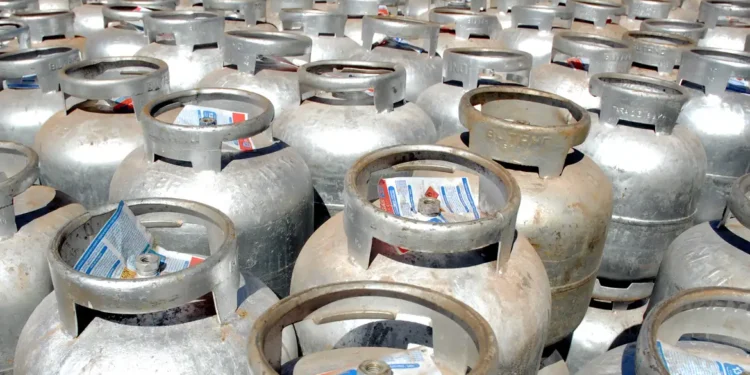 Brasileiros vão sentir no bolso: gás de cozinha sobe e chega a quase 5% de aumento