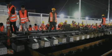 Em apenas 9 horas e com mais de 1.000 operários, China construiu uma estação de trem