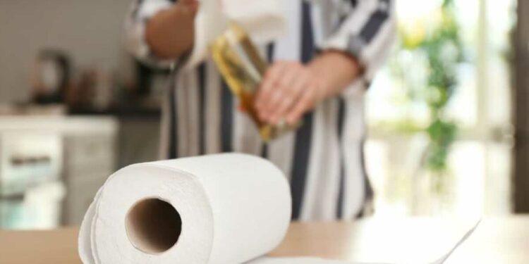 Pode colocar papel-toalha no micro-ondas?