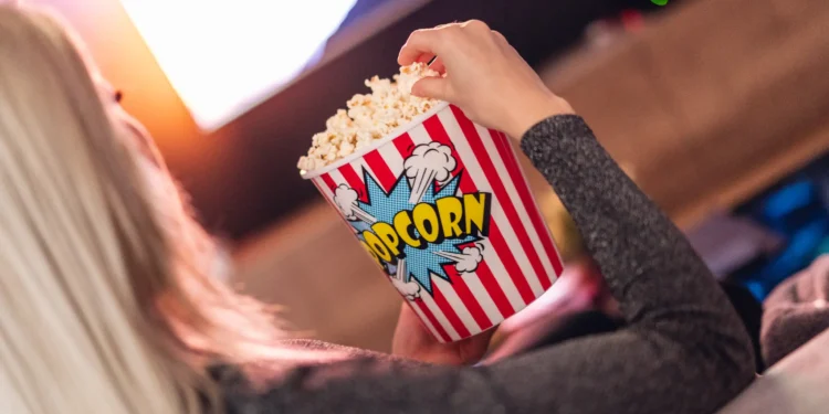 Não é piada, é ciência: o alimento que pode te ajudar a perder peso enquanto assiste filme sentado