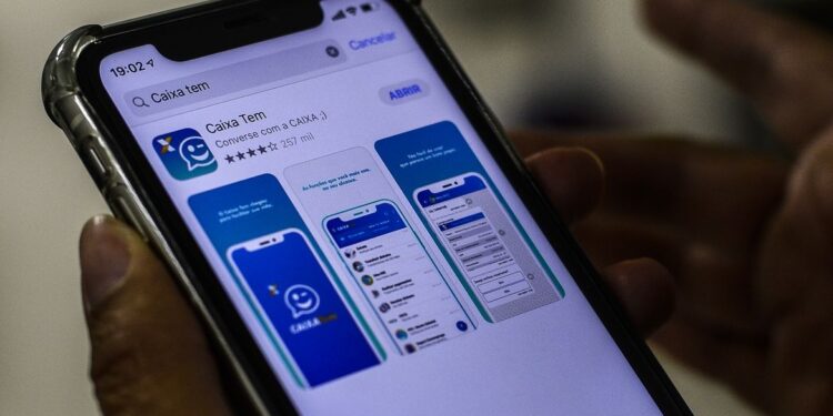 Brasileiros com cadastro no Caixa Tem podem sacar mais de R$ 6 mil pelo aplicativo