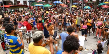 Novo vírus entra no radar no Brasil e Carnaval acende preocupação com transmissão