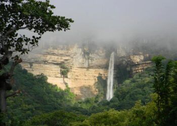 Brasileira faleceu após ser atingida por pedra que "caiu do céu"