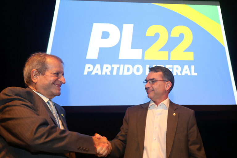 Flávio quer presidenciáveis de direita no governo, diz Valdemar