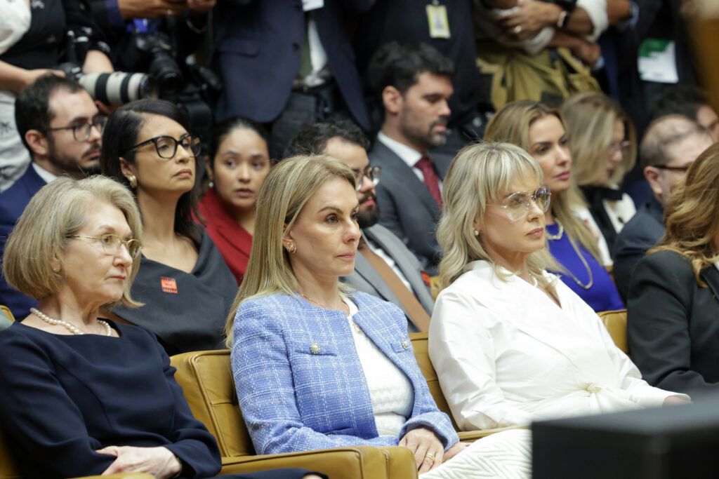 Todas as contradições de Viviane Moraes