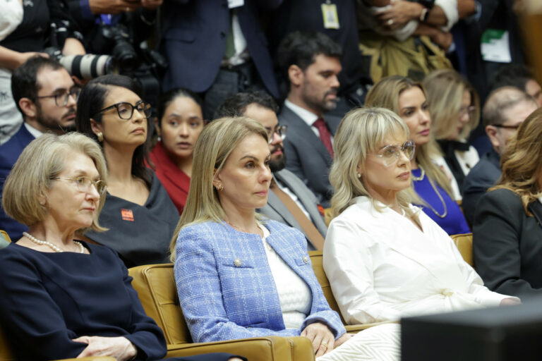 Todas as contradições de Viviane Moraes