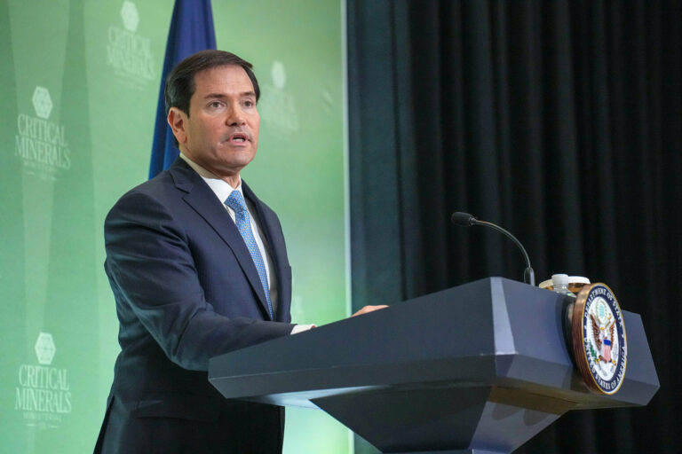 EUA sancionam navios da frota paralela do Irã