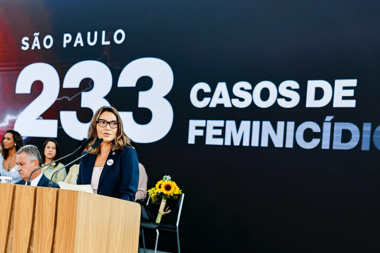 Janja conta história, mas esconde personagem