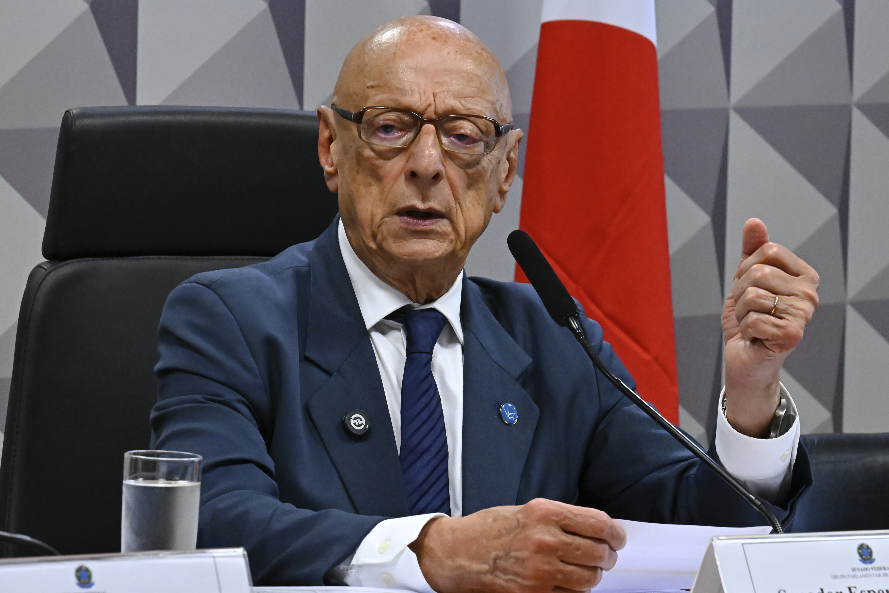 Amin avisa que não vai desistir do Senado em SC