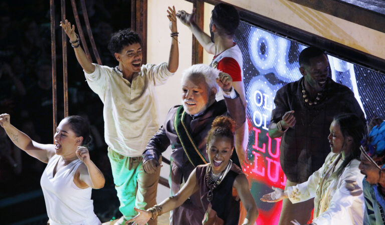 Faltou o carro alegórico do sítio de Atibaia