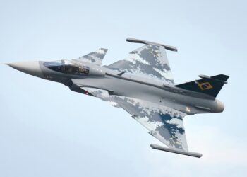 Caça que pode atingir até 2.400 km/h foi escolhido para proteger o céu do Brasil