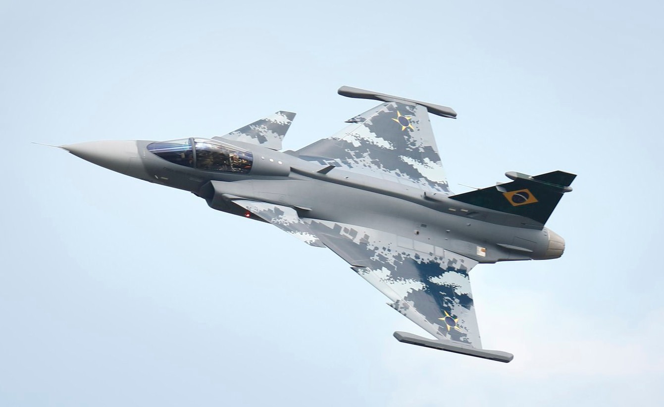 Caça que pode atingir até 2.400 km/h foi escolhido para proteger o céu do Brasil