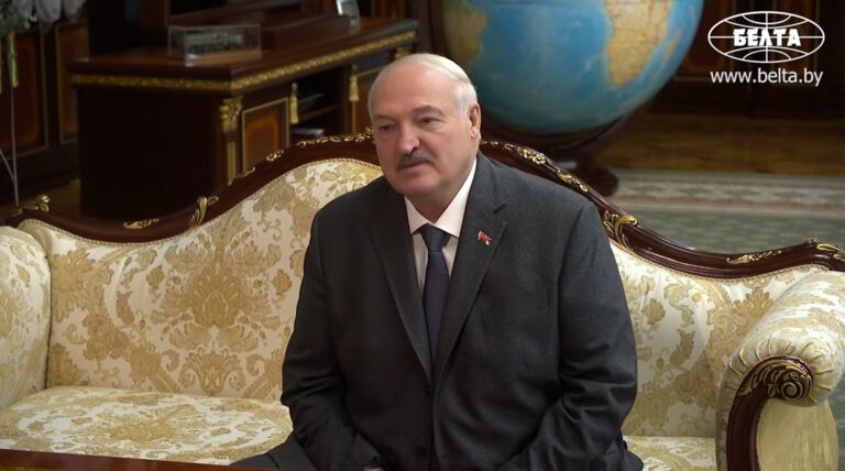 Ditador bielorusso oferece ajuda a Lula na eleição