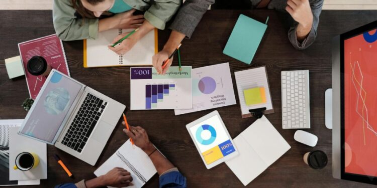 CEO brasileiro de destaque lista 5 passos para quem quer abandonar a vida de CLT