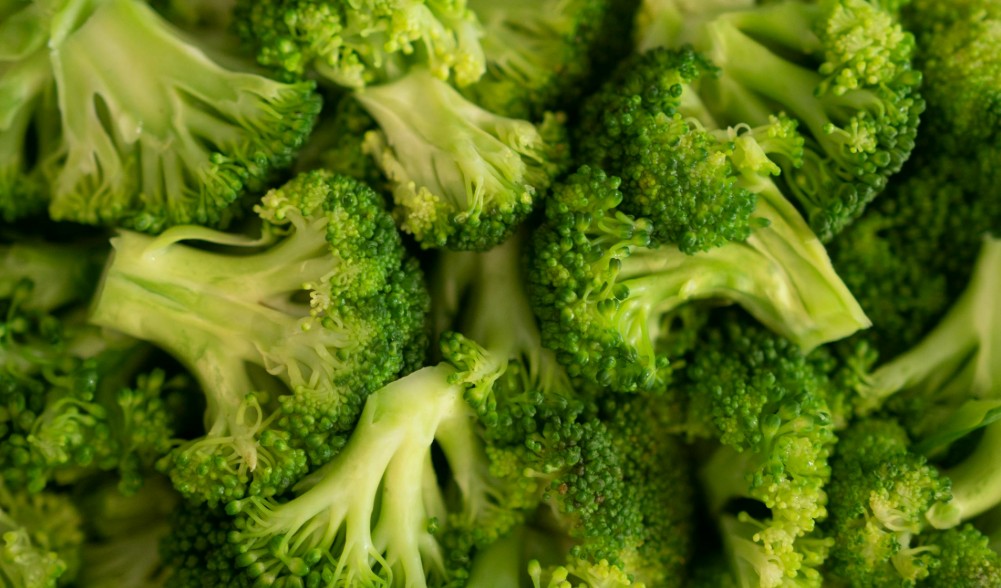 A melhor forma de cozinhar o brócolis para preservar os seus nutrientes