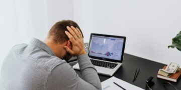 Cansaço ou ansiedade? Psicólogos explicam como identificar o seu caso