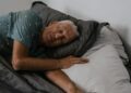 Por que dormir mal é um problema muito mais grave após os 50 anos, segundo os especialistas