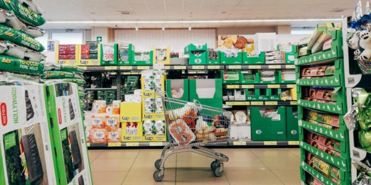 A partir de março, supermercados podem ser impedidos de abrir aos domingos