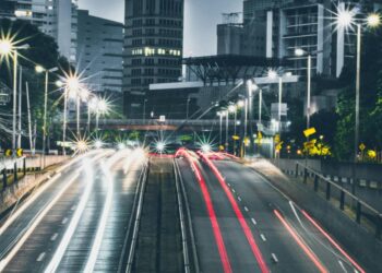 Em 2026, postes de luz no Brasil devem passar por transformação histórica