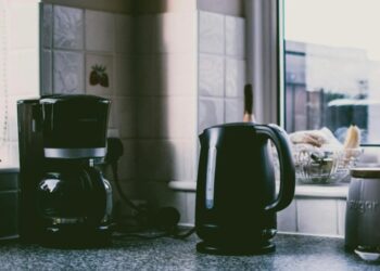 Com que frequência você realmente deve limpar sua cafeteira?