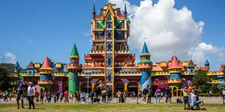 Parque mais famoso do Brasil investe R$ 2 bilhões e vai criar a melhor montanha-russa do país