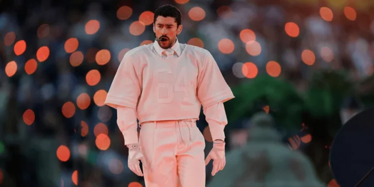 Pare tudo antes de ver quanto Bad Bunny recebeu para cantar no Super Bowl