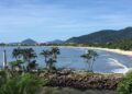 Praia com águas calmas a menos de 1 hora de São Paulo é refúgio perfeito na natureza