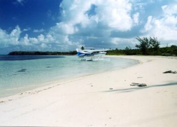 Ilha paradisíaca que já pertenceu a cantora amada no Brasil é colocada à venda por R$ 156 milhões
