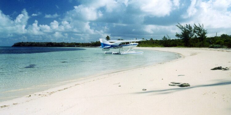 Ilha paradisíaca que já pertenceu a cantora amada no Brasil é colocada à venda por R$ 156 milhões